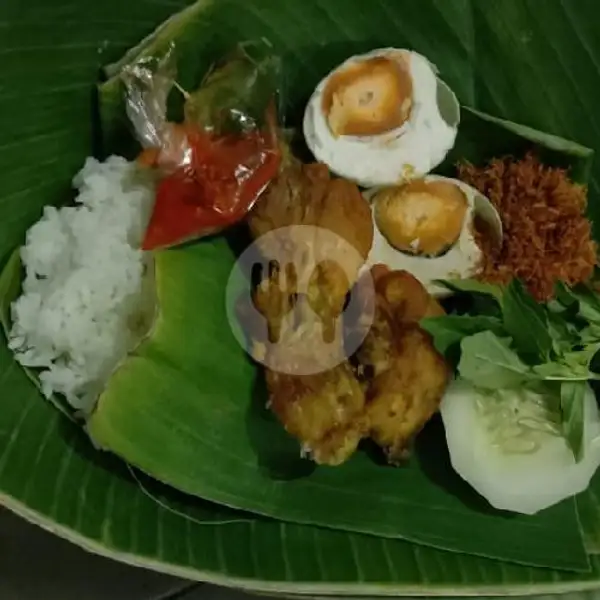 Paket Nasi  Ayam Goreng Free Telor Asin 1 ( Satu) Bumbu Kuning ( Khas Madura) | Nasi Krawu Ibu Sainap, Semampir