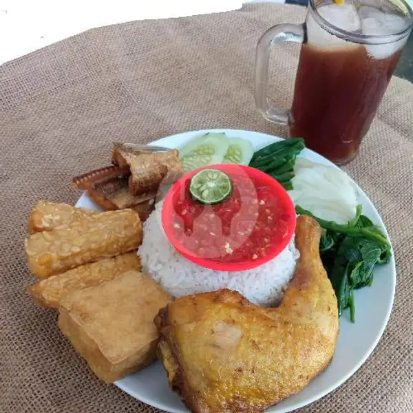 Paket tempong ayam besar ikan asin + es teh | Nasi Tempong Wong Banyuwangi, Pulau Kawe