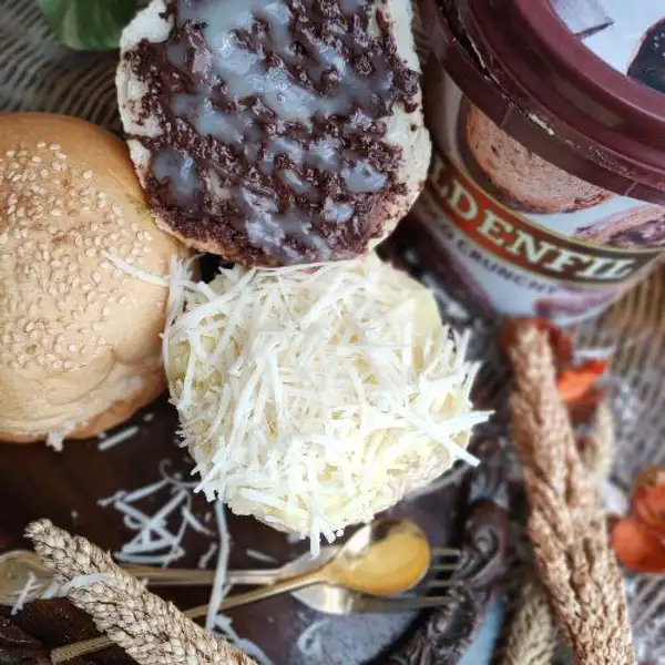 Choco + Pisang + Keju + Susu | Roti Kukus Cirjak, Harjamukti