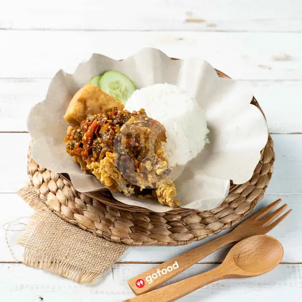 Ayam Crispy + Nasi | Ayam Goreng Nelongso, Kediri