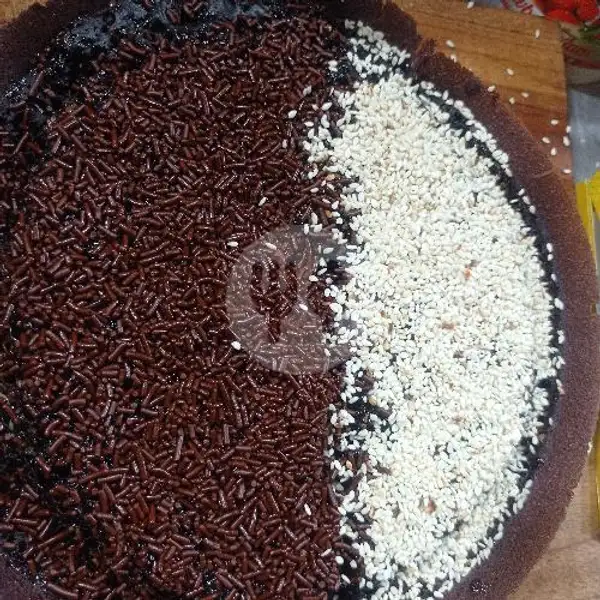 Black Forest Coklat Kacang Keju Wijen | Martabak Maryam, Sesetan