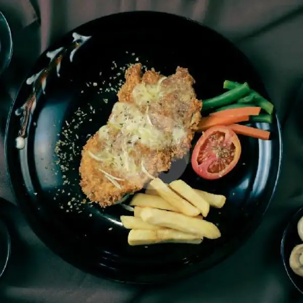 Chicken Mozzarella Steak | Lontong Malam INSOMNIA, Abadi