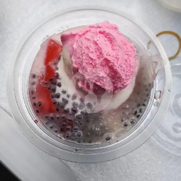Es Buah+ Ice Cream Vanila / Strawberry | Naizar Kue Basah, Cihanjuang