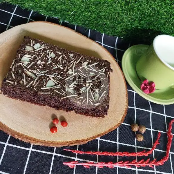 Brownies Almond Keju Kecil | Anissa Brownies, Banjarsari