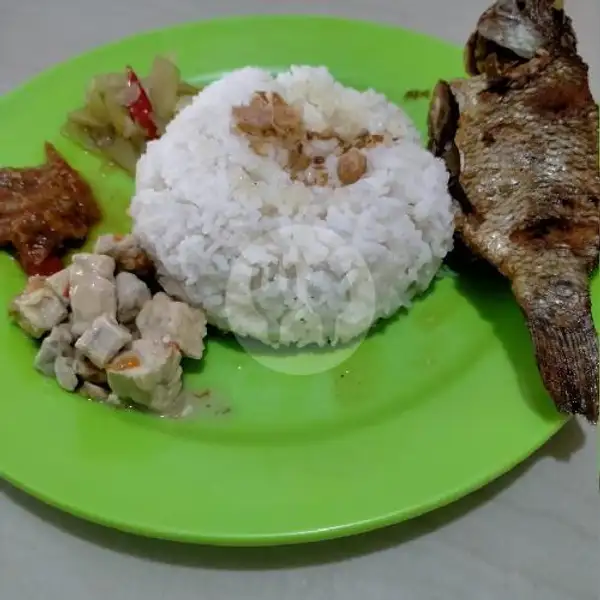 Nasi Campur Ikan Mujair Goreng | Warung Sudarmo, Nongsa