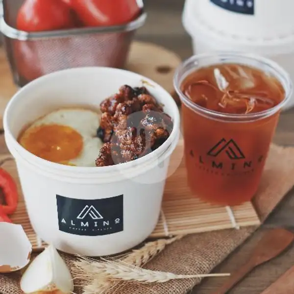 Ricebowl Ayam Crispy Blackpepper + Iced Tea | Almino Coffee & Kitchen, The Central Sukajadi