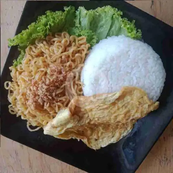 Indomie Goreng + Telur + Nasi | Depot Chicken Rania, Lebak Rejo Utara