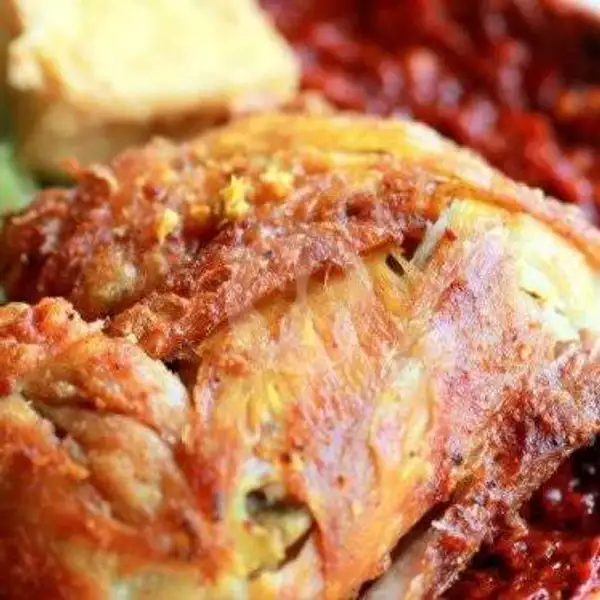 Ayam Goreng Sambal bawang | Lalapan Bu Elly, Tukad Petanu