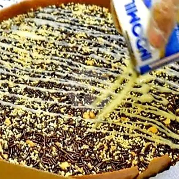 Keju Kacang Coklat. loyang Sedang | Martabak & Roti Bakar ADP Grup, Purnawirawan
