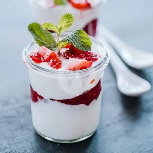 Premium Yoghurt Strawberry | Milkilogy Susu Murni, Letda Tantular
