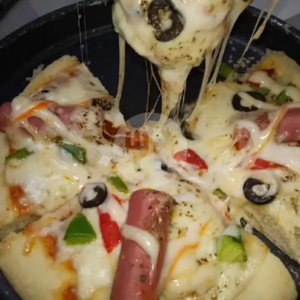 Pizza Salcilia Size S (4 Sossis) | Pizza Ozora, Gundih