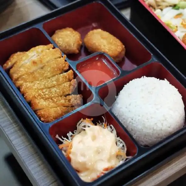 Paket Bento 4 ( Nasi + Chicken Katsu 1 + Spicy Chicken 1 + Shrimproll 1+ Salad) | Baso Aci,Pempek & Dimsum