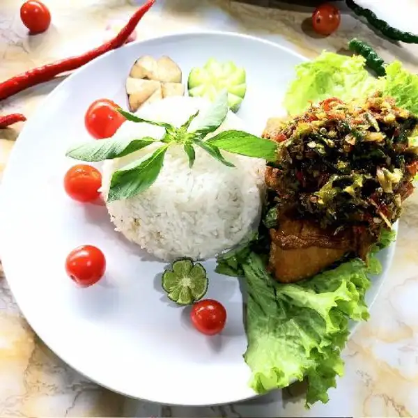 Ayam Belur + Nasi | Sambel Rampai Nayla, Kapuk