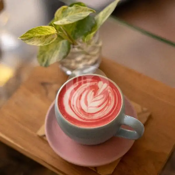 Hot Red Velvet Latte | Gumi Cookies, Denpasar