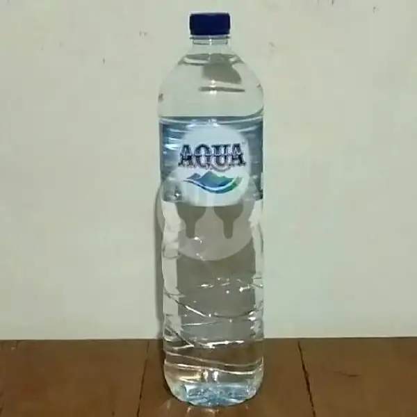Minuman Aqua | Lontong Sayur Bu Yuli, Gasem Wulung