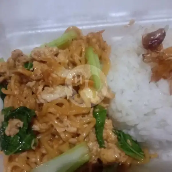 Mie Goreng Telor +nasi | Kedai Nasi TO & Rice Bowl Berkah, Gang. Sontong