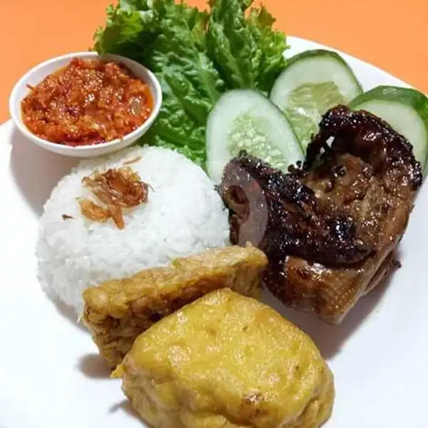 Ayam Bakar Komplit + Serundeng Kelapa | Sambel Jebleh Abank Alil, Karang Tengah