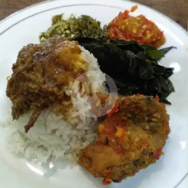 Nasi Ayam Balado | Rumah Makan Minang Simpang Ampek, Buluh Indah