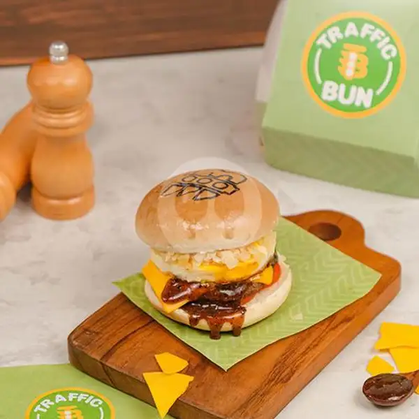 Black Montana Burger with Egg | Traffic Bun, Cut Meutia Bekasi