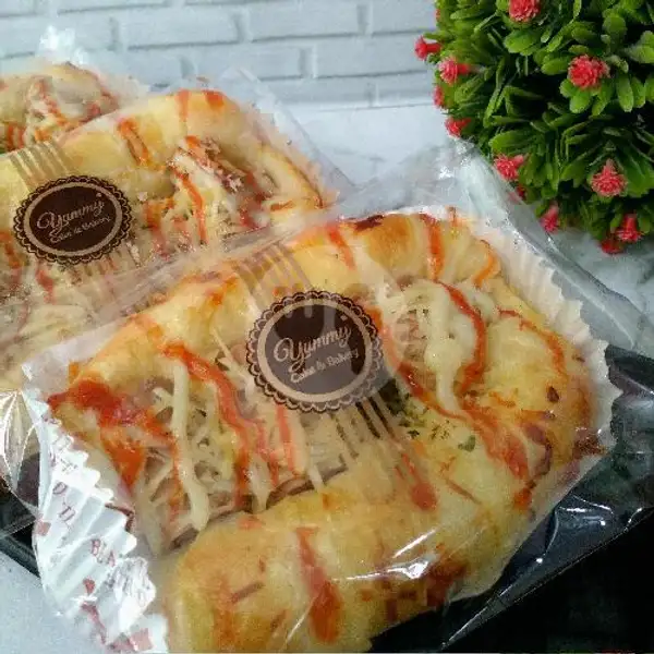 Roti Sosis Boat | Yummy Cake & Bakery, Beteng 88