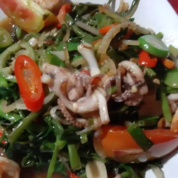 Kangkung Cumi Cumi | Boy III Seafood, Lengkong Kecil