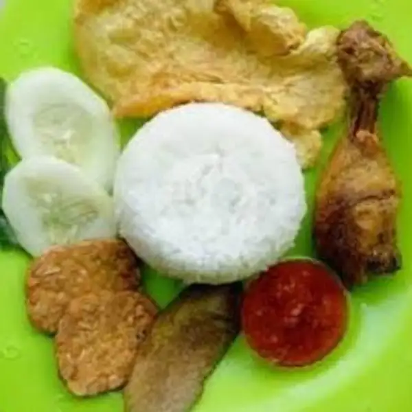 Nasi sambelan ayam +telor | Penyetan Mbak Sus Warung Lesehan, Wonocolo